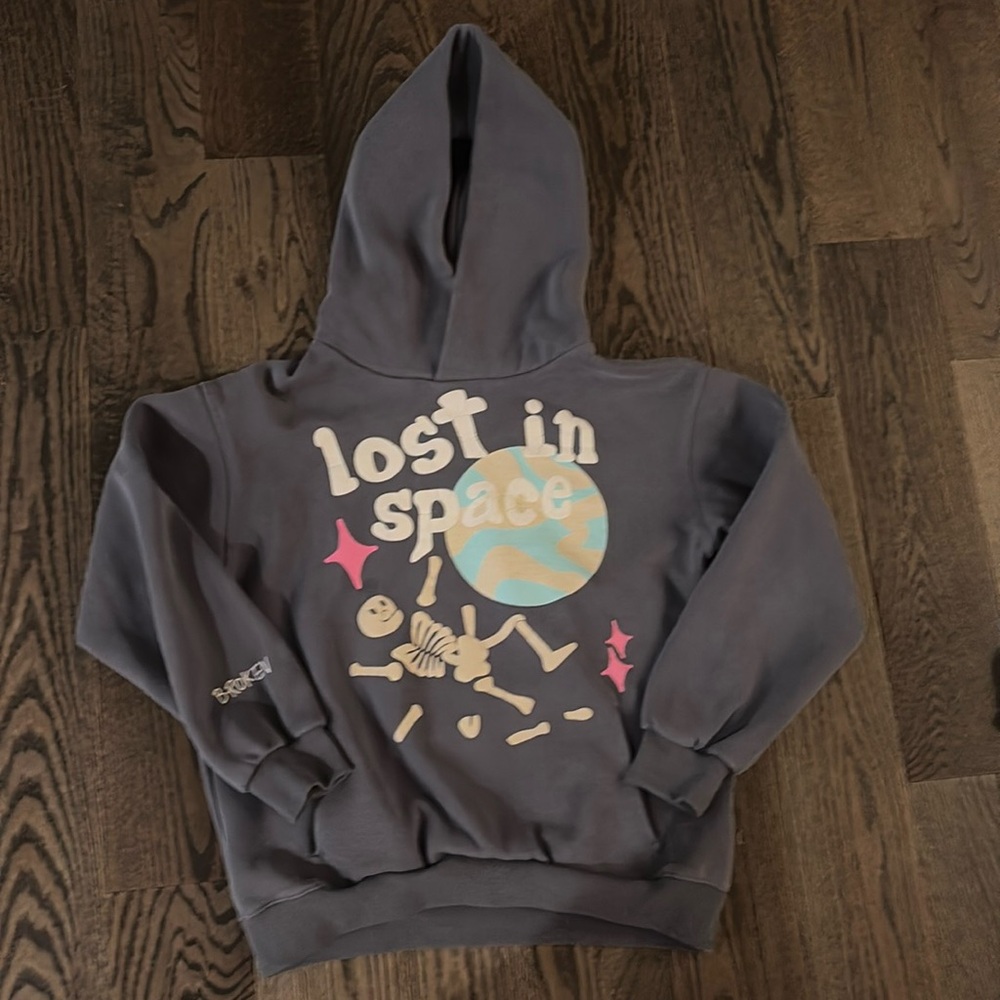 Thick "Lost in space" hoodie for a teen boy Mens size Small.